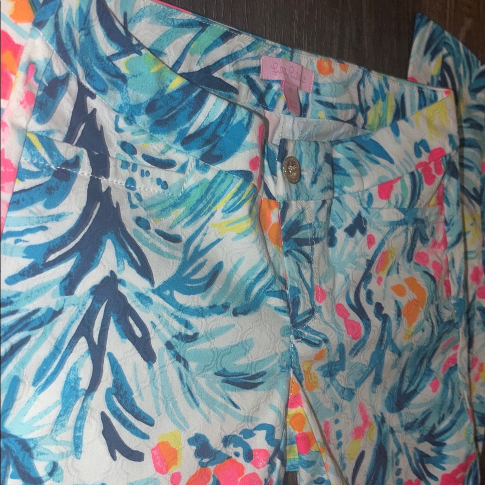 NWOT! Lilly Pulitzer 00 White Pants w/ beautiful bright bold color pattern - Picture 5 of 11